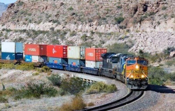 استقبال مقامات هندی از راه آهن چابهار-زاهدان