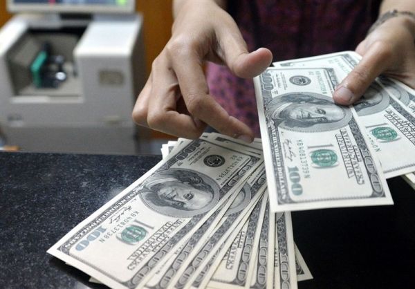 قیمت خرید دلار امروز دوشنبه در بانکها