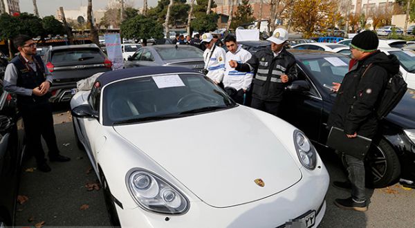 توقیف ۱۲ هزار خودروی لاکچری در سال ۹۷ به خاطر «دور دور»