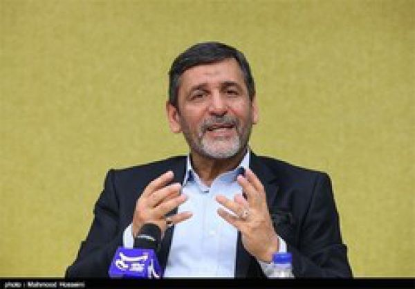برخی به دنبال بدعت گذاری در خط انقلاب هستند