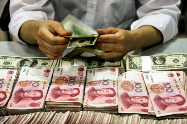 تضعیف یوآن در مقابل دلار