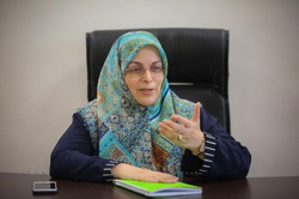 آذر منصوری: زنی که میتواند خلبان هواپیما باشد، چرا نتواند راننده موتور باشد