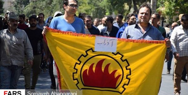 روز دوم تجمع کارگران یک شرکت معروف آغاز شد