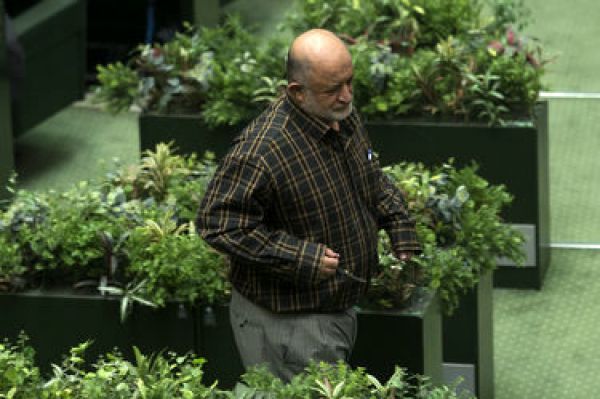 قاضی پور نتوانست ثبت نام کند