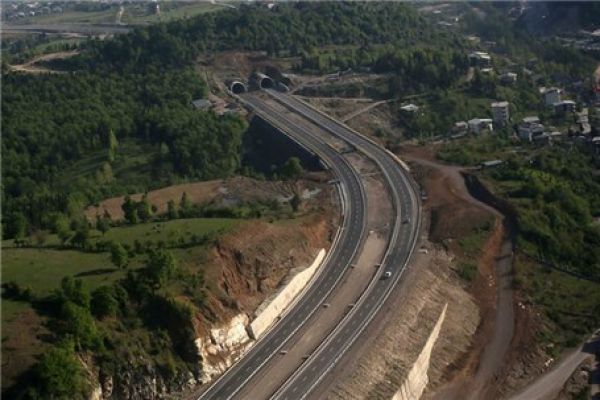 نصف قطعه ۲ آزادراه تهران-شمال ساخته می‌شود