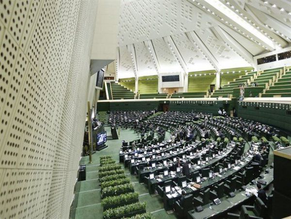 مجلس با اصلاح قوانین دست و پاگیر راه را برای سرمایه‌گذاران داخلی هموار کند