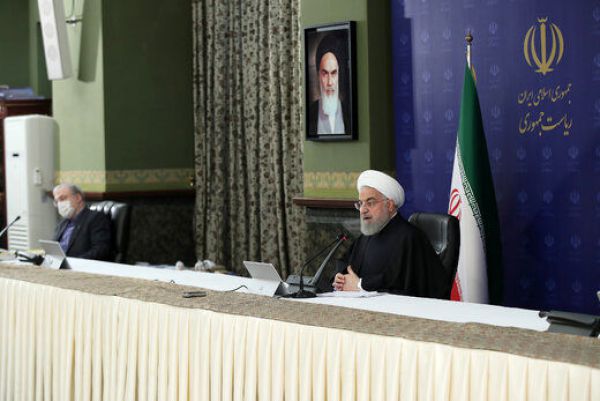 روحانی: کارمندانی که ماسک نزنند، غیبت میخورند