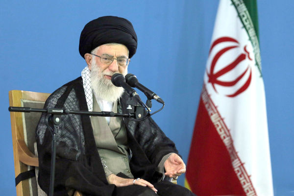 تحقیر شاه پهلوی در زمان جنگ جهانی در بیانات رهبرانقلاب