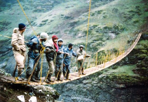 آیتم ویژه هفته دفاع مقدس با صدای عادل فردوسی‌پور