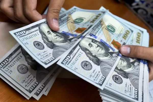 کاهش قیمت دلار در صرافیهای بانکی