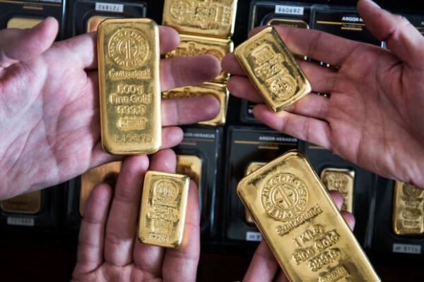 قیمت جهانی طلا به زیر ۱۹۰۰ دلار بازگشت