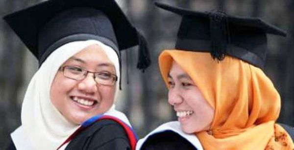 سیاق بین‌المللی دانشگاه ما لنگ است