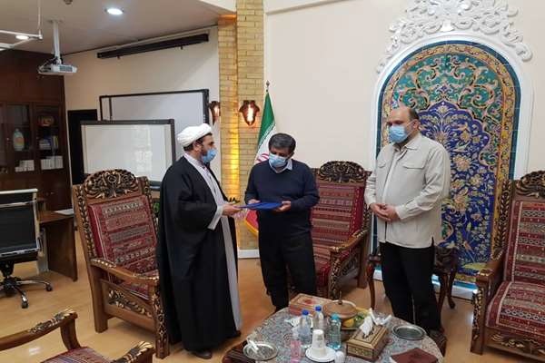 هدیه سازمان بازرسی کل کشور به وزیر میراث فرهنگی، گردشگری و صنایعدستی تقدیم شد